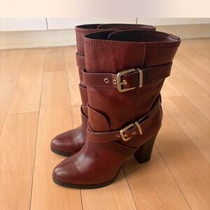 Pour La VICTOIRE NWOT Chic Brown Heeled Boots for Women Size 7.5